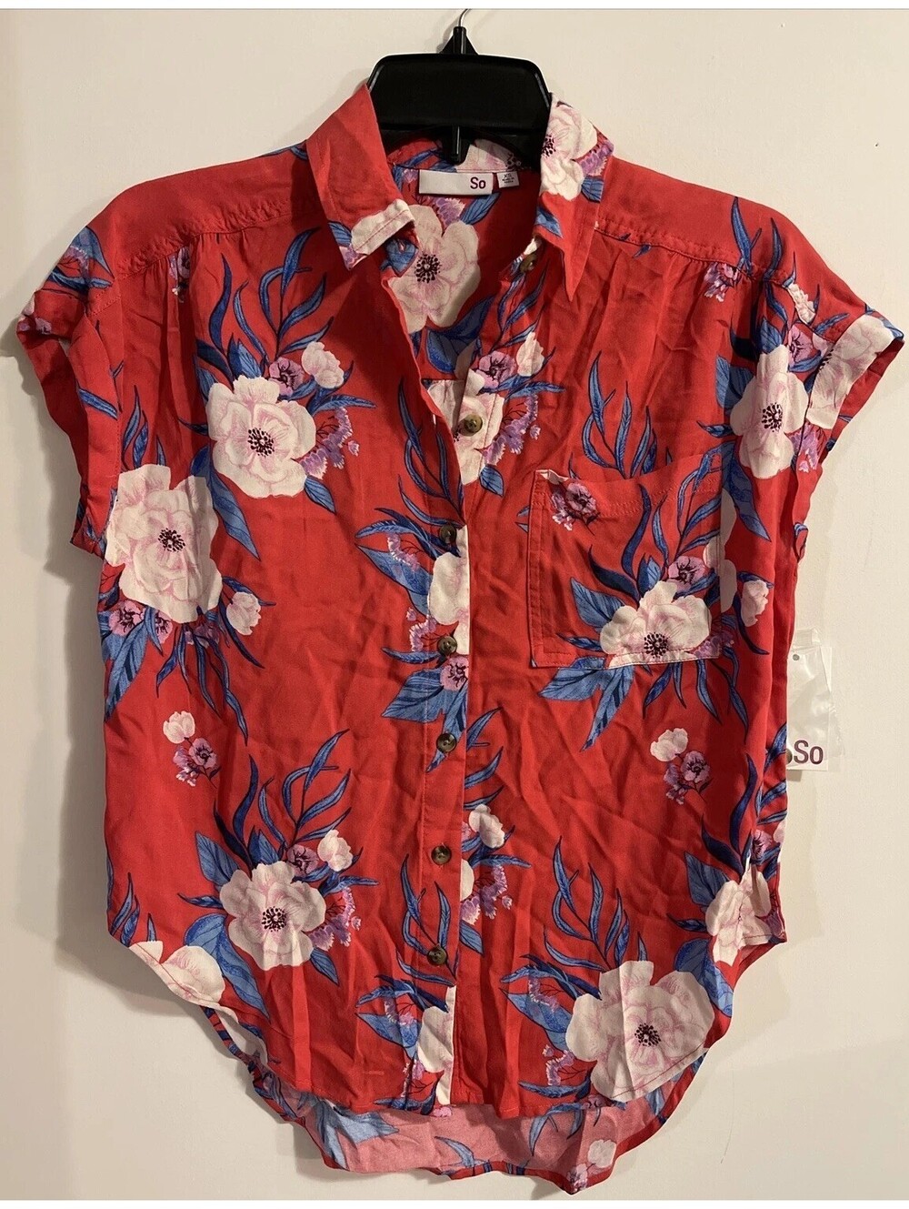 SO Womens XS Lightweight Red Floral Sleeveless Button Up Blouse NWT! A530